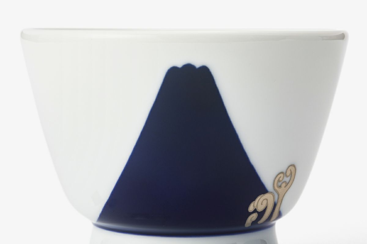 深川製磁 瑠璃富士白金蕨・赤富士白金蕨モーニングカップ2個セット - 食器