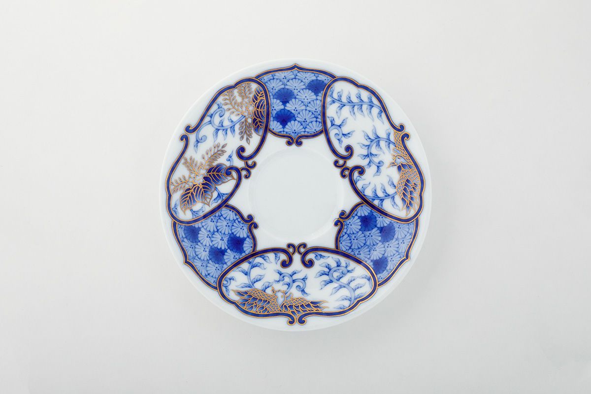 日本買付R-061873　染付　楕円　菊形　花蝶図　上品なフォルムが食卓のアクセントになる小皿5枚セット(変形皿、和食器)(R-061873) 染付