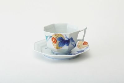 色絵菊花紋　八角紅茶碗皿