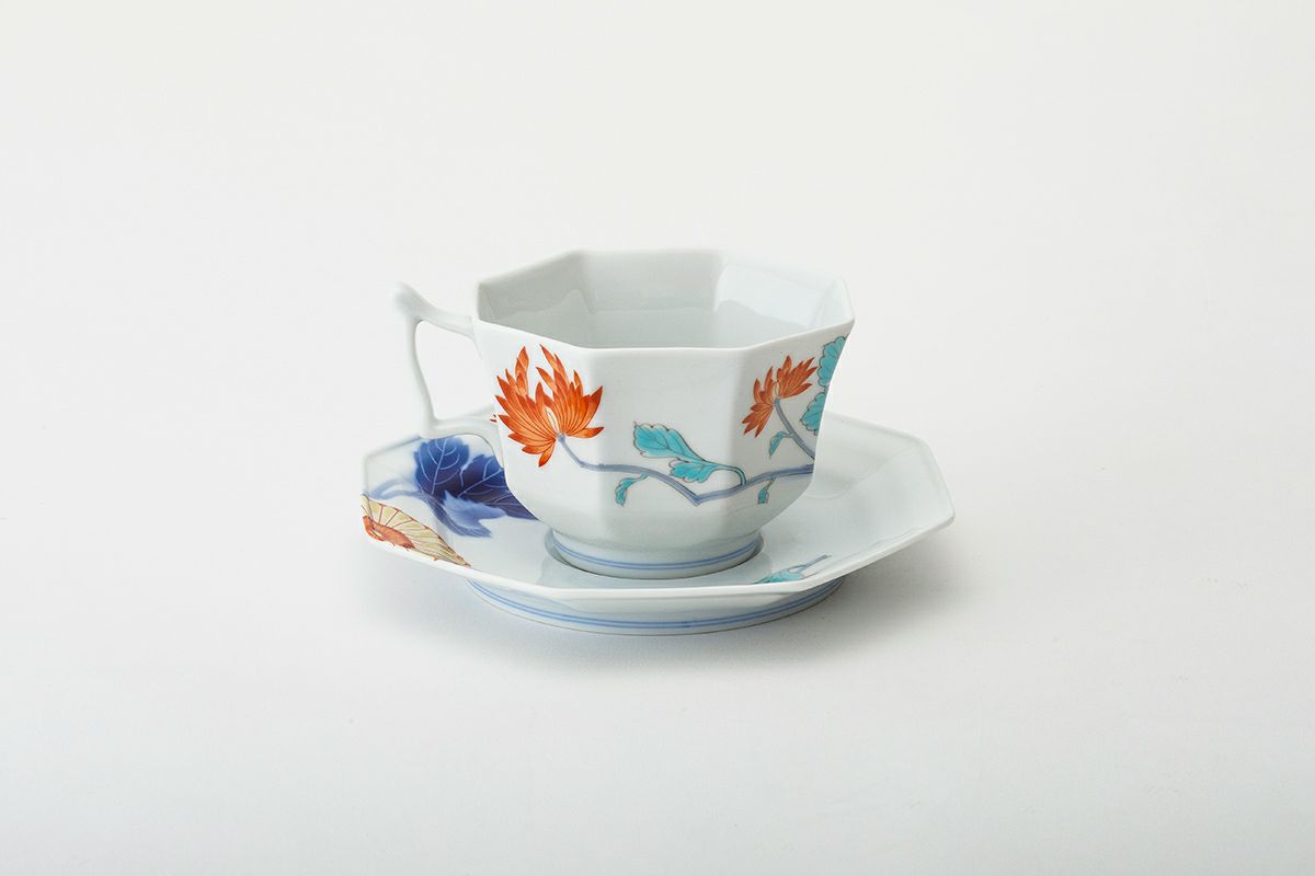 公式ショップ】【公式ショップ】深川製磁 色絵菊花紋 八角紅茶碗皿 美