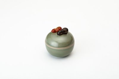 茶灰釉　ひょうたんつまみ蓋物