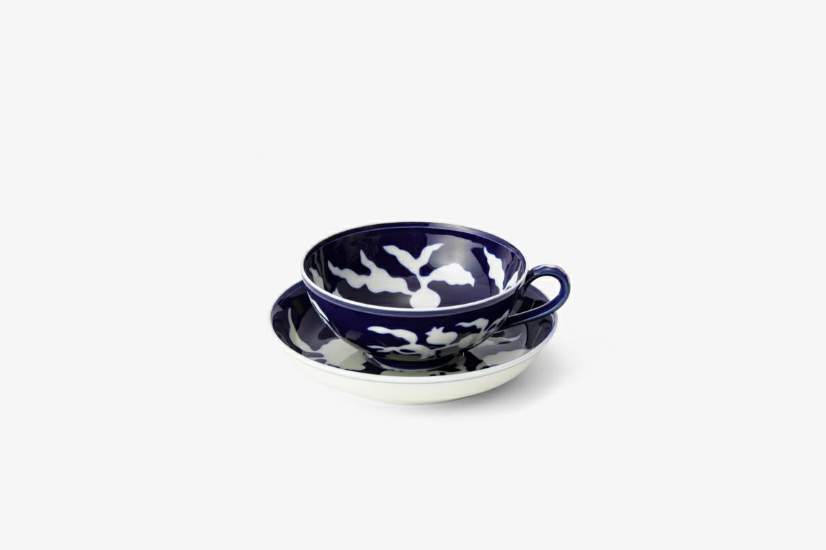 草花折枝白抜紋　紅茶碗皿 | 有田焼 深川製磁｜公式オンラインストア