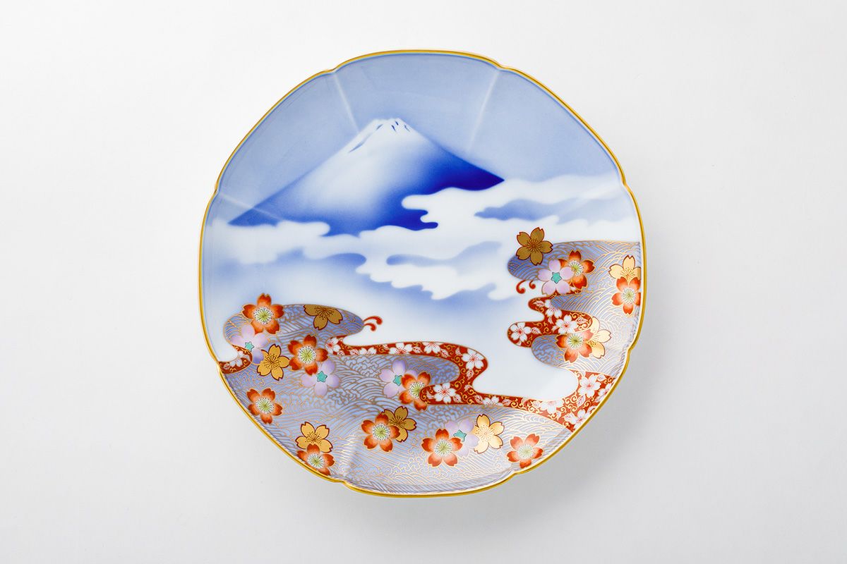 染錦富士に桜丸紋　飾皿(皿立付)