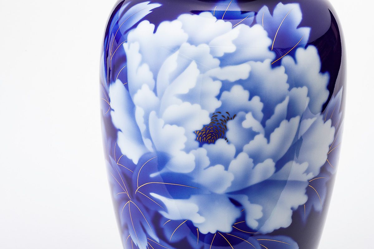 【 ふるさと納税15万円 】 深川製磁 瑠璃紺 ルリ牡丹 14号 花瓶　38㎝ ルリ牡丹 F型9号花生 | 有田焼 深川製磁｜公式オンラインストア