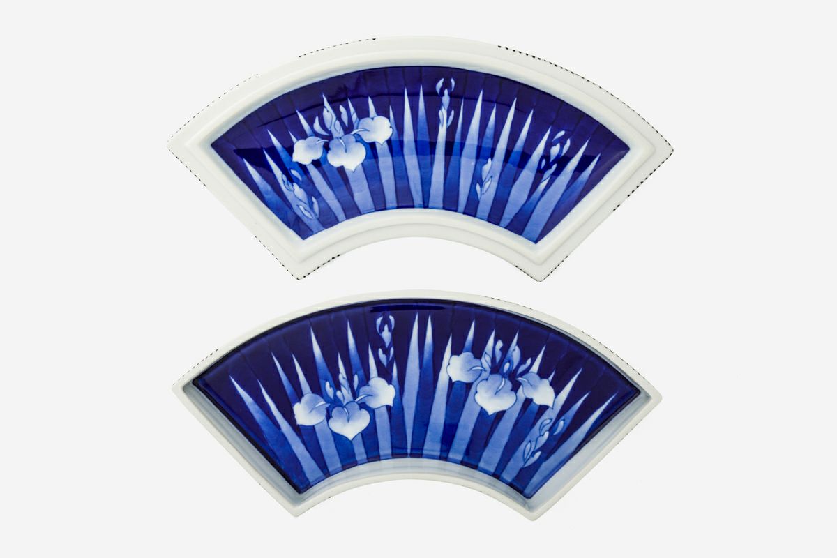 あやめ外墨十草 扇型蓋物 | 有田焼 深川製磁｜公式オンラインストア