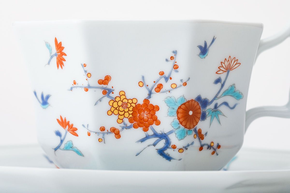 有田焼 花鳥黄金紋様 重包塗り食器 （色絵花鳥紋 八角紅茶碗皿 