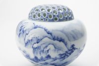 染付山水 篭目香炉（大） | 有田焼 深川製磁｜公式オンラインストア