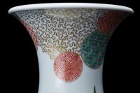 深川製磁　染錦花菖蒲絵　明治型13号花生　元箱付き 深川製磁 染錦花菖蒲絵 明治型13号花生 元箱付き - メルカリ