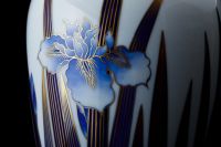 染錦花菖蒲絵 明治型13号花生 | 有田焼 深川製磁｜公式オンラインストア