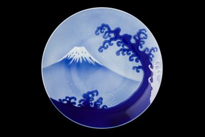 瑠璃陽刻富士と大波　大皿