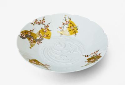 紅白梅扇面紋　陽刻盛鉢