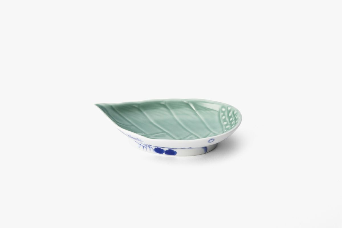 笹青磁 竹の子彫刻皿 | 有田焼 深川製磁｜公式オンラインストア 