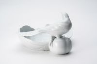 白磁勝烏 彫刻皿 | 有田焼 深川製磁｜公式オンラインストア