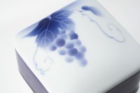 ブルーワイナリー 二段角蓋物 | 有田焼 深川製磁｜公式
