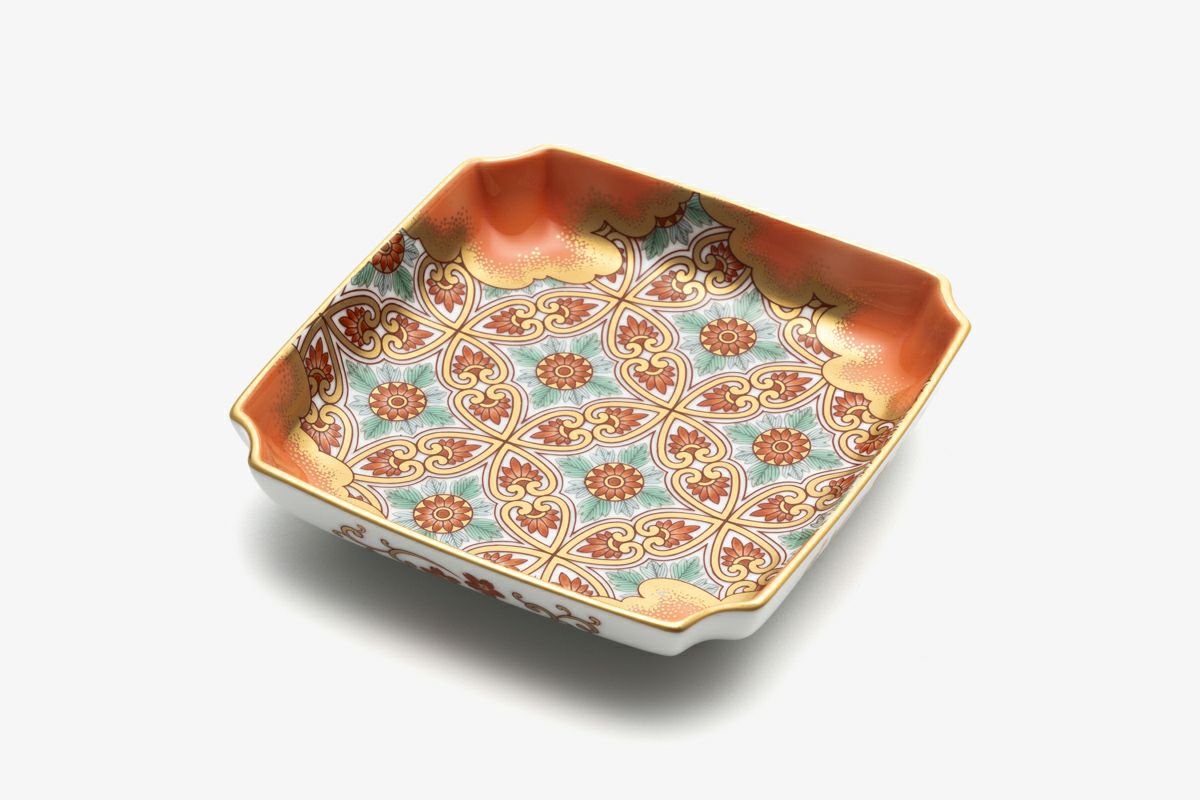 獅子唐草紋 角4号飾皿 | 有田焼 深川製磁｜公式オンラインストア