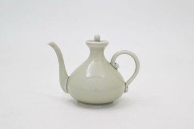 19谷窯松灰青磁　春型大醤油差し（正油差）
