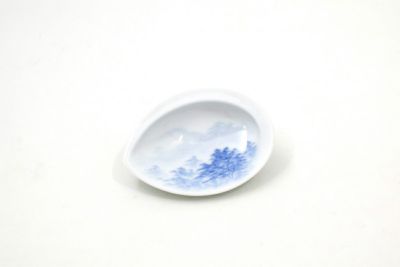 19谷窯蟹絵染付山水　あわび型小皿　C