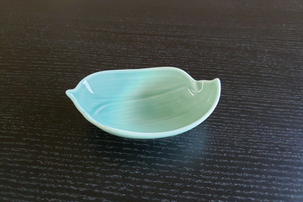 笹青磁 千代口 | 有田焼 深川製磁｜公式オンラインストア