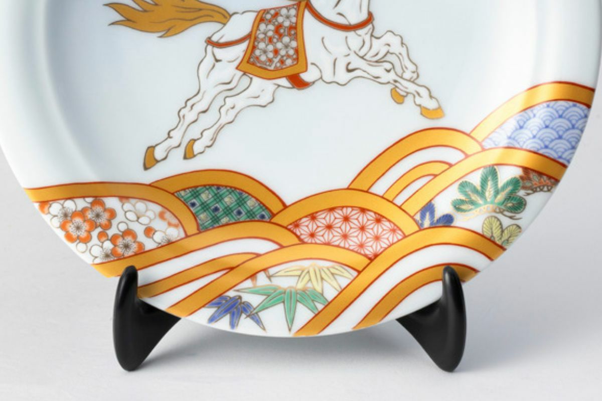 深川製磁　ひょうたんの形、馬の絵　灰皿　応接間　希少　縁起物 深川製磁 ひょうたんの形、馬の絵 灰皿 応接間 希少 縁起物 巻き返し