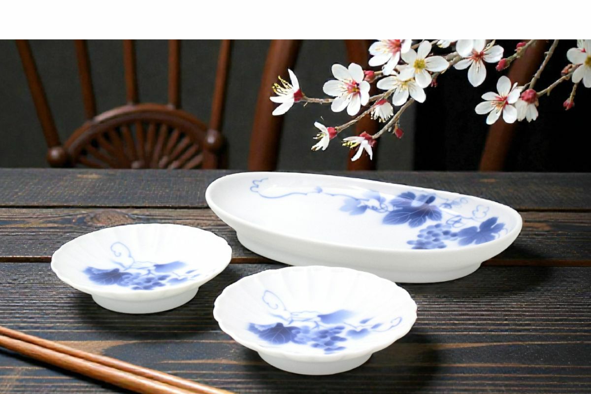 未使用品 有田焼 深川製磁 ブルーワイナリー 深皿・貝型皿 4点セット 未使用品 有田焼 深川製磁 ブルーワイナリー 深皿・貝型皿 4点