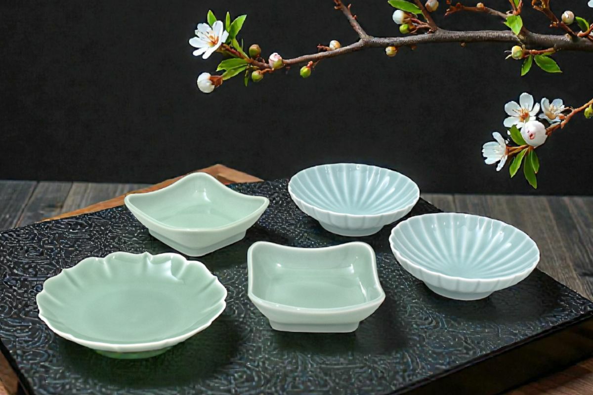 青磁釉に雪中虎の冬景色！春嘉 完品3点セットにて Haruyosi 青磁釉に雪中虎の冬景色！春嘉 完品3点セット